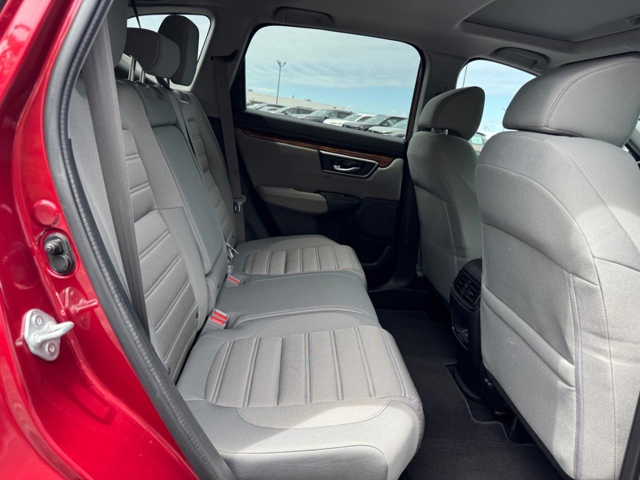 Honda CR-V Vehicle Full-screen Gallery Image 11