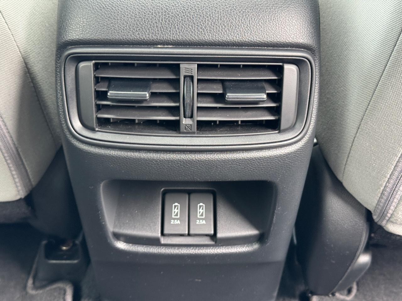 Honda CR-V Vehicle Full-screen Gallery Image 16