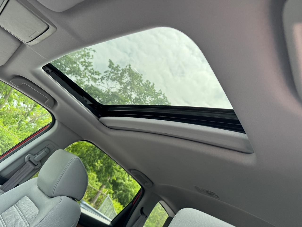 Honda CR-V Vehicle Full-screen Gallery Image 19