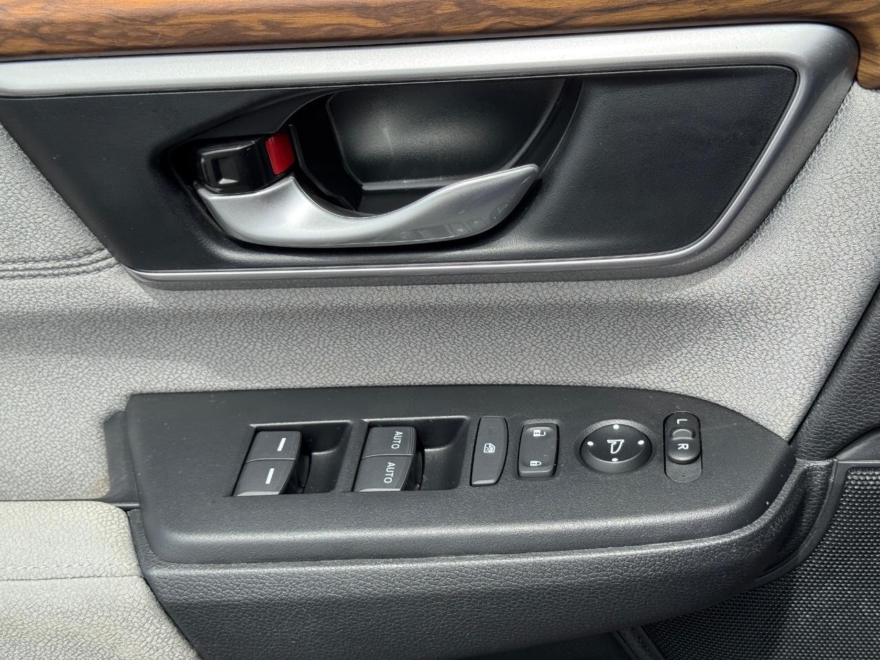 Honda CR-V Vehicle Full-screen Gallery Image 25