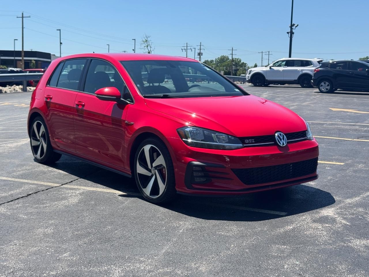 Volkswagen Golf GTI Vehicle Full-screen Gallery Image 02