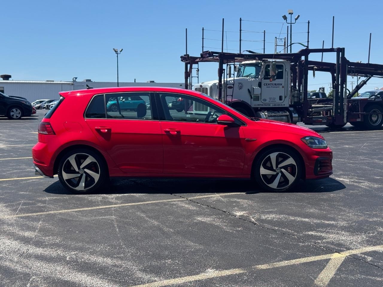 Volkswagen Golf GTI Vehicle Full-screen Gallery Image 03