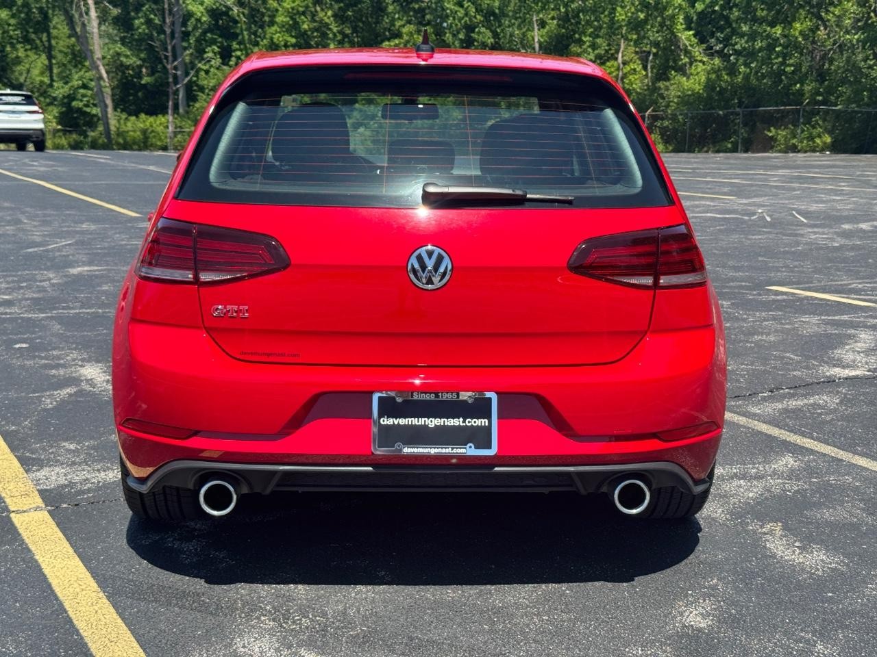 Volkswagen Golf GTI Vehicle Full-screen Gallery Image 05
