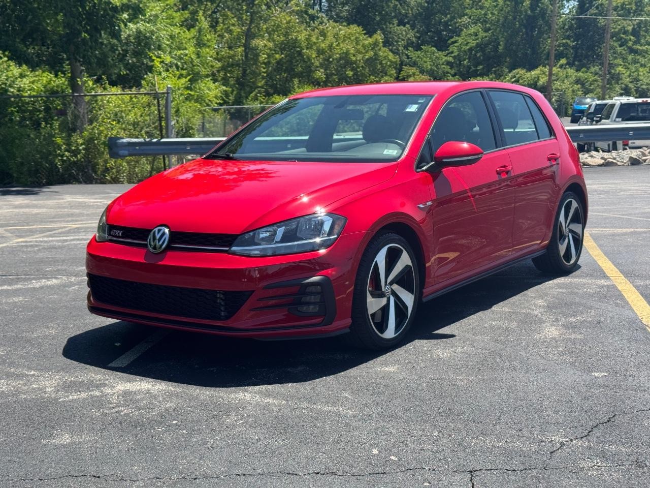 Volkswagen Golf GTI Vehicle Full-screen Gallery Image 08