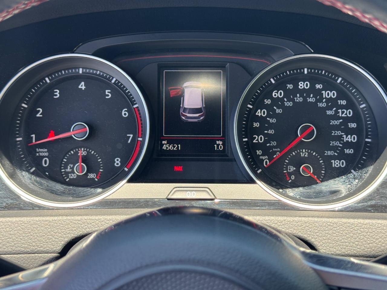 Volkswagen Golf GTI Vehicle Full-screen Gallery Image 19