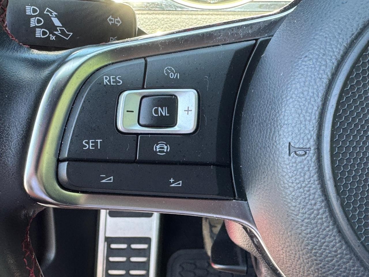 Volkswagen Golf GTI Vehicle Full-screen Gallery Image 20