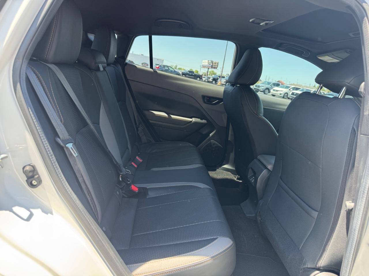 Subaru Crosstrek Vehicle Full-screen Gallery Image 11