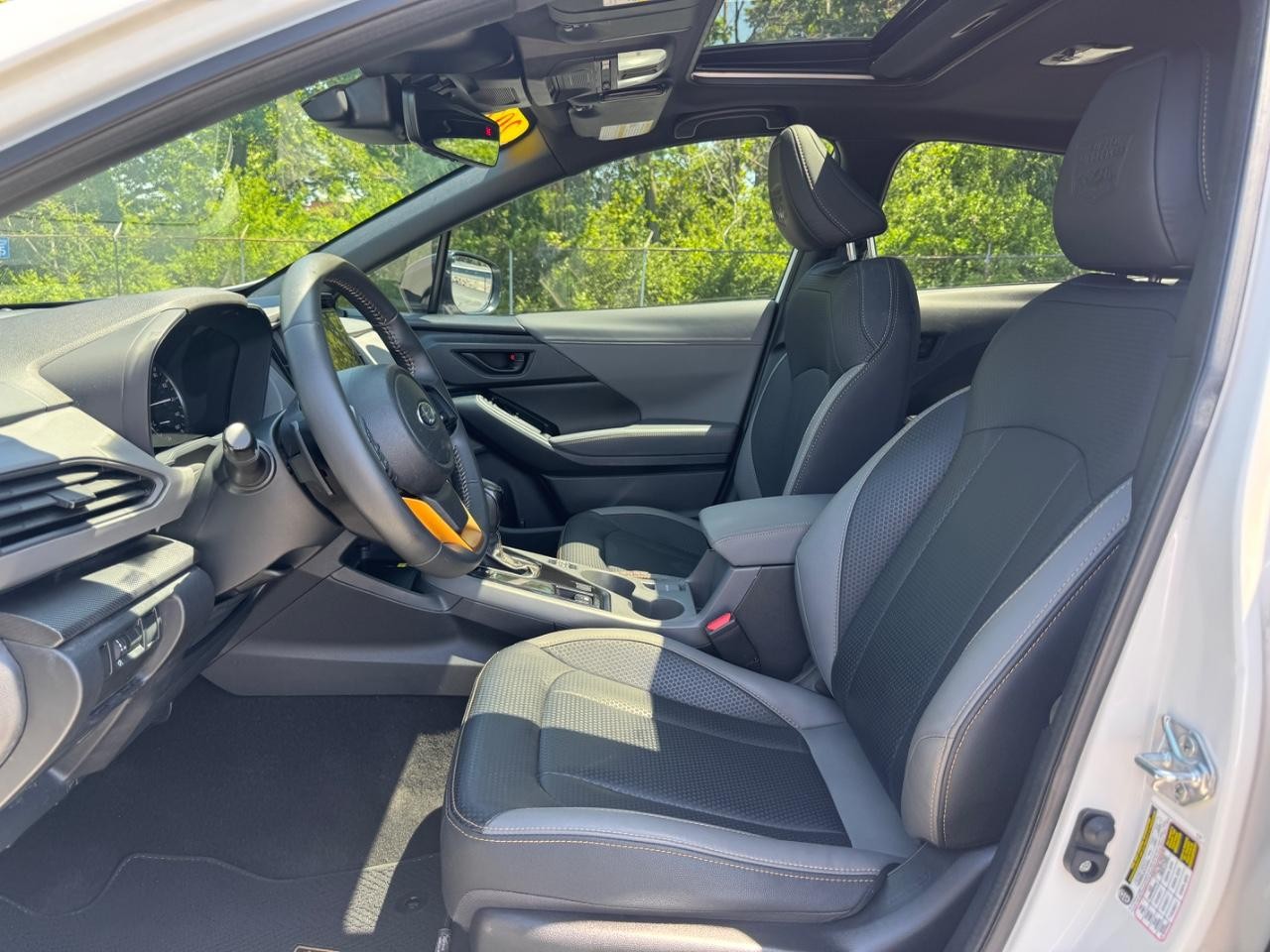 Subaru Crosstrek Vehicle Full-screen Gallery Image 17