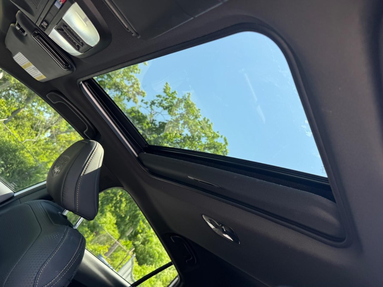 Subaru Crosstrek Vehicle Full-screen Gallery Image 18