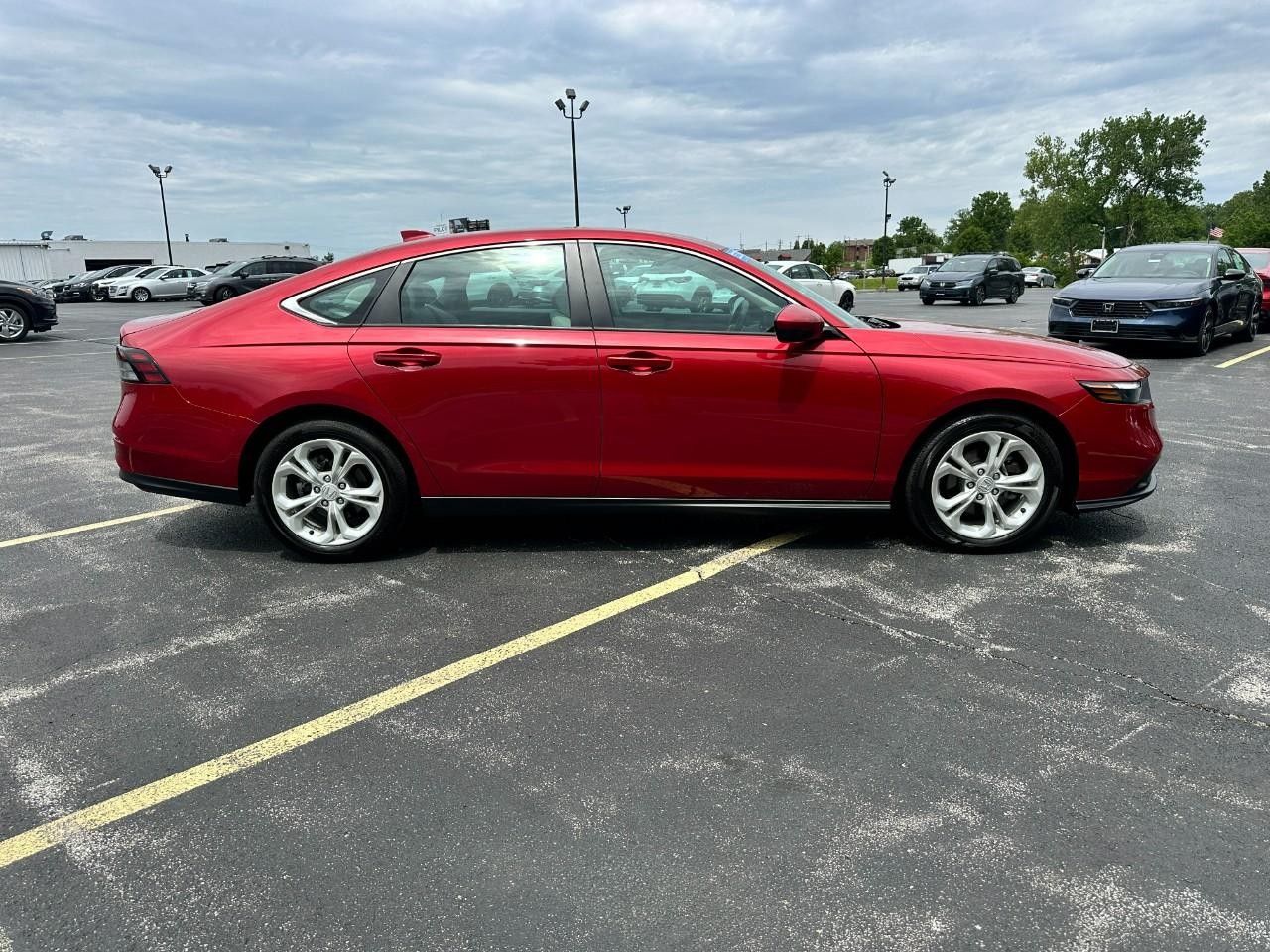 Honda Accord Sedan Vehicle Full-screen Gallery Image 03