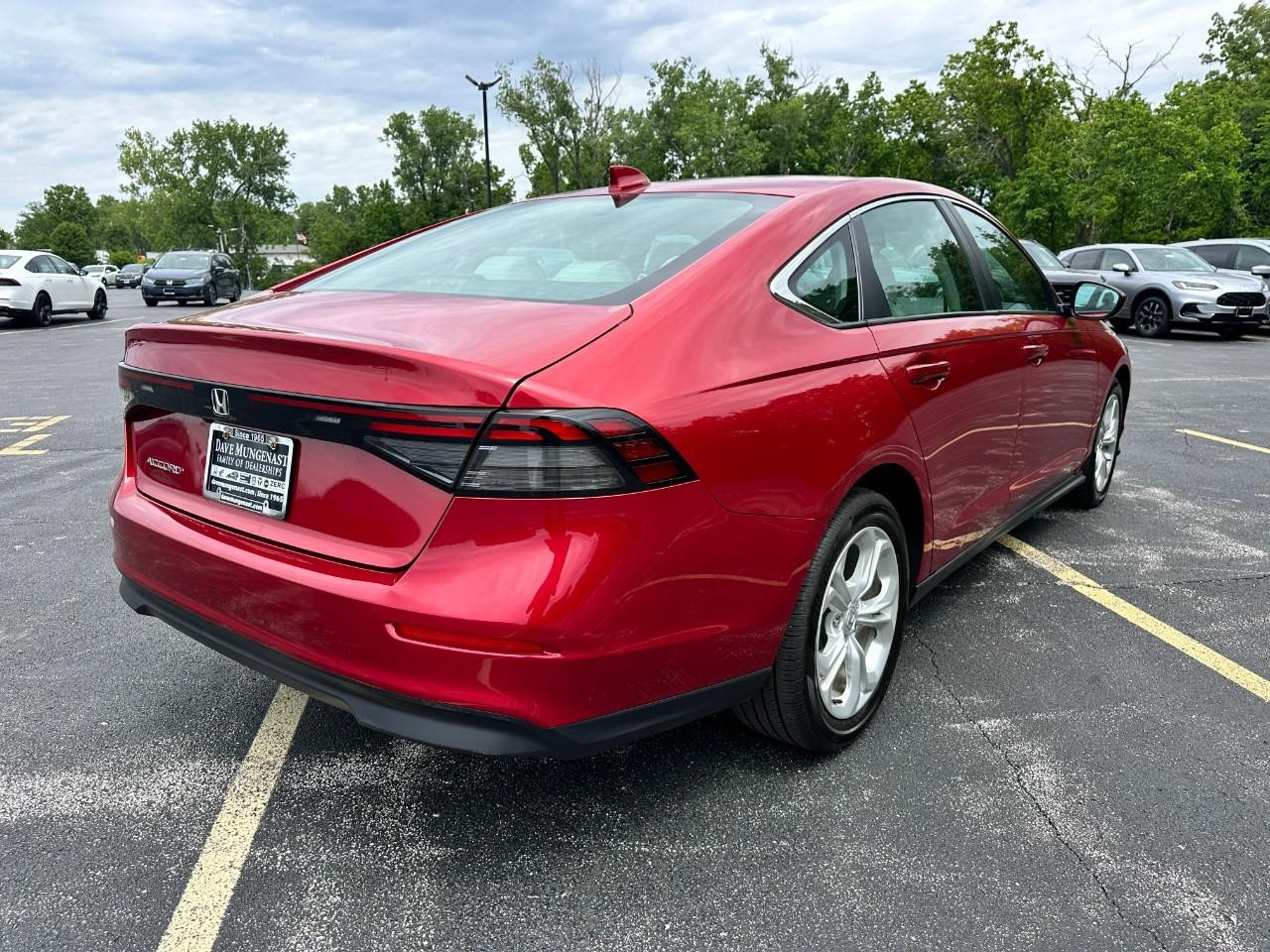 Honda Accord Sedan Vehicle Full-screen Gallery Image 04