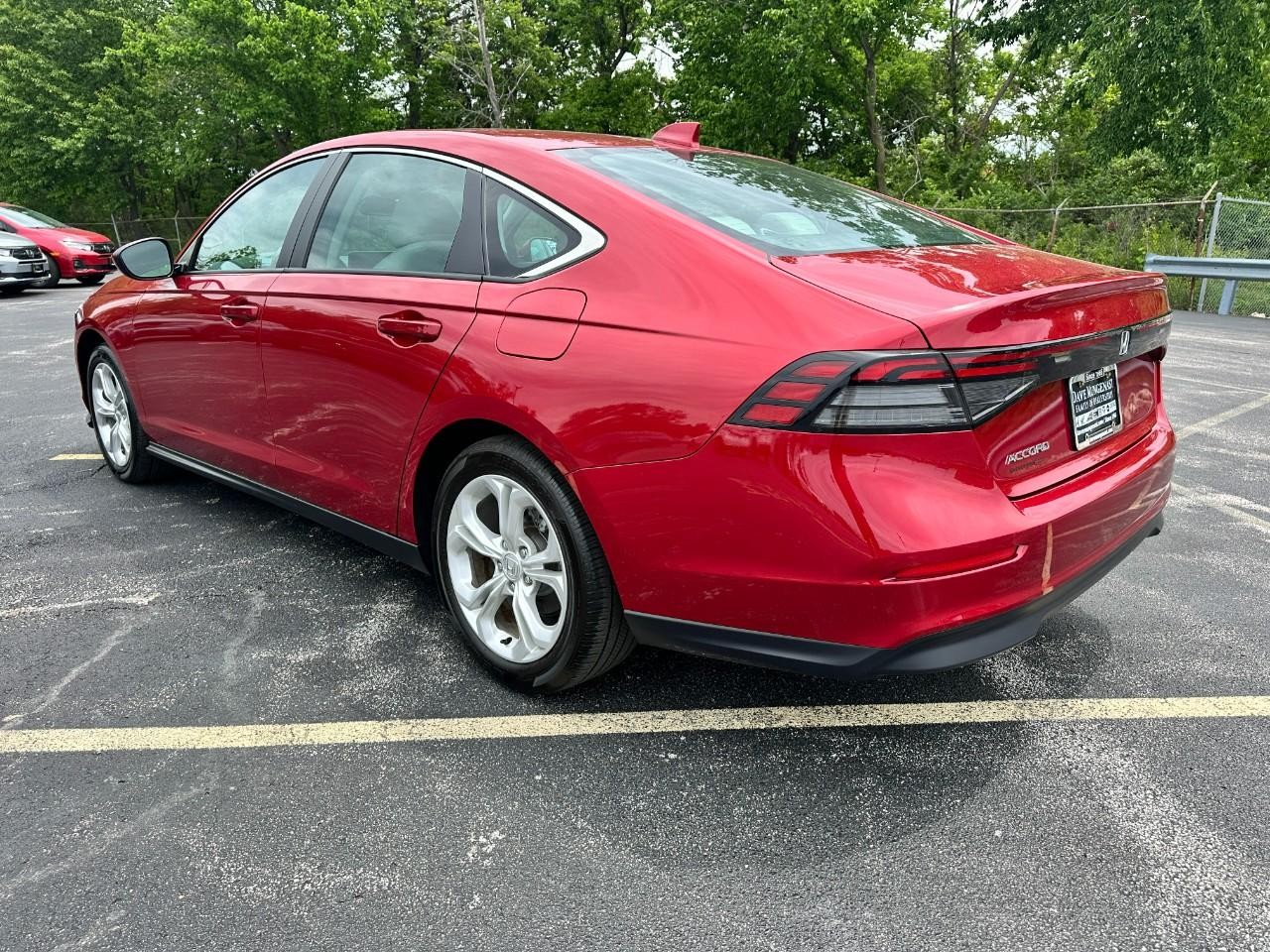 Honda Accord Sedan Vehicle Full-screen Gallery Image 06