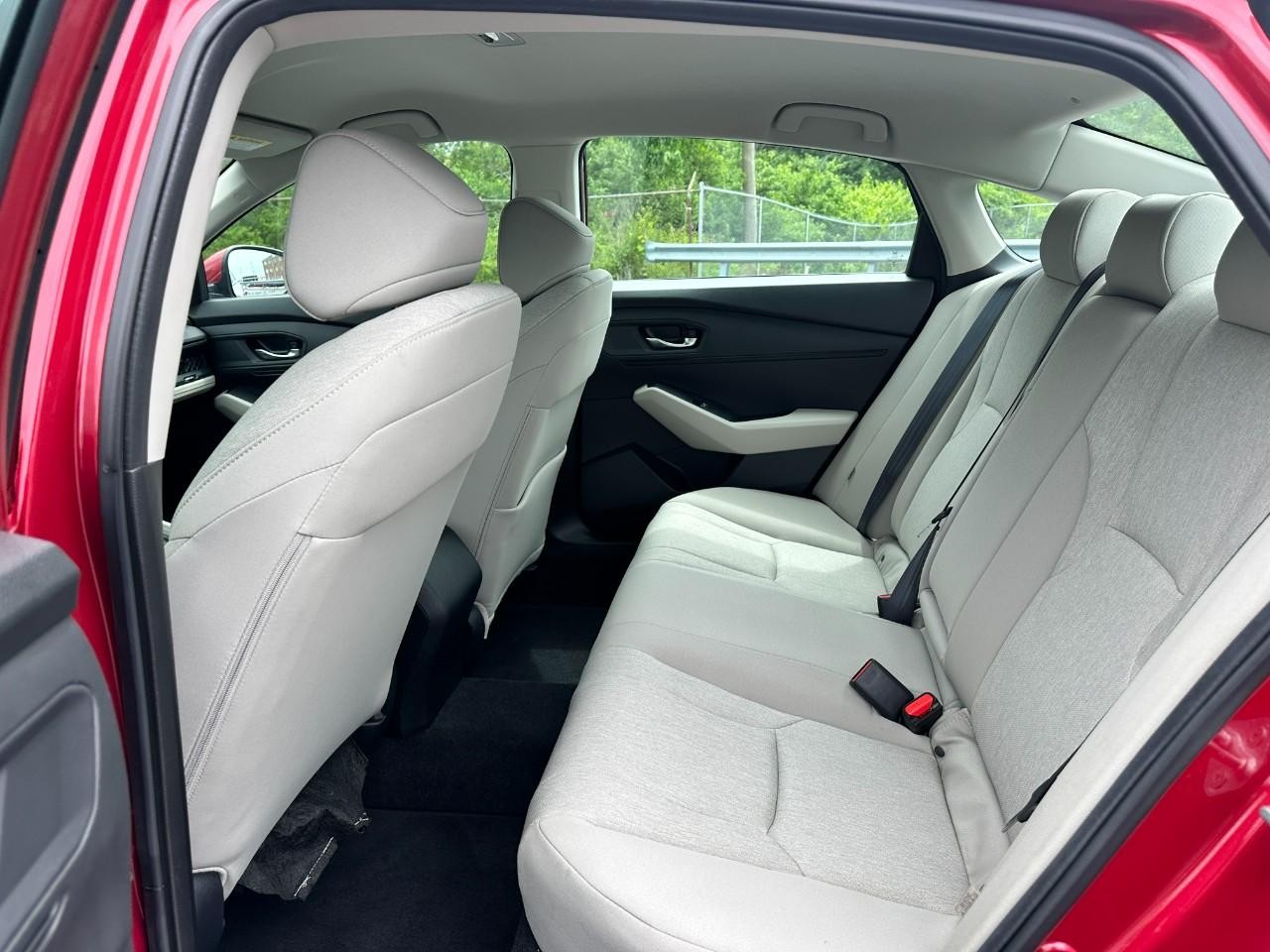 Honda Accord Sedan Vehicle Full-screen Gallery Image 10