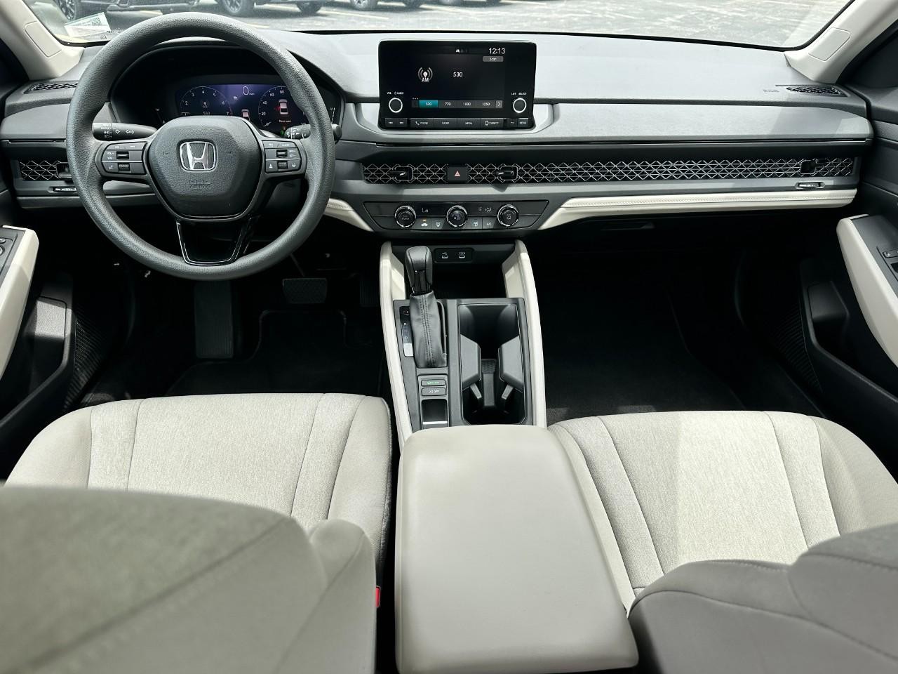 Honda Accord Sedan Vehicle Full-screen Gallery Image 11