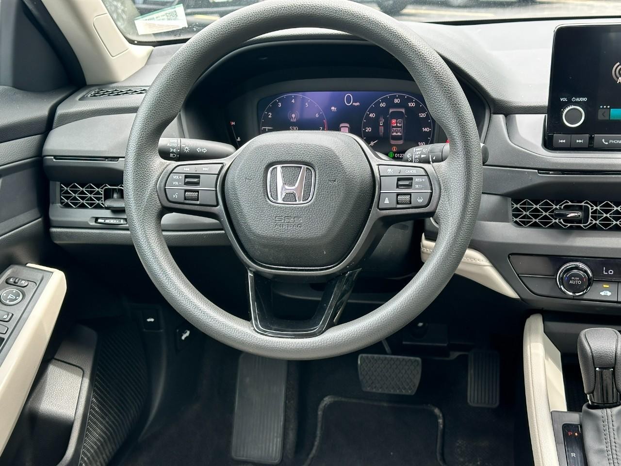 Honda Accord Sedan Vehicle Full-screen Gallery Image 12