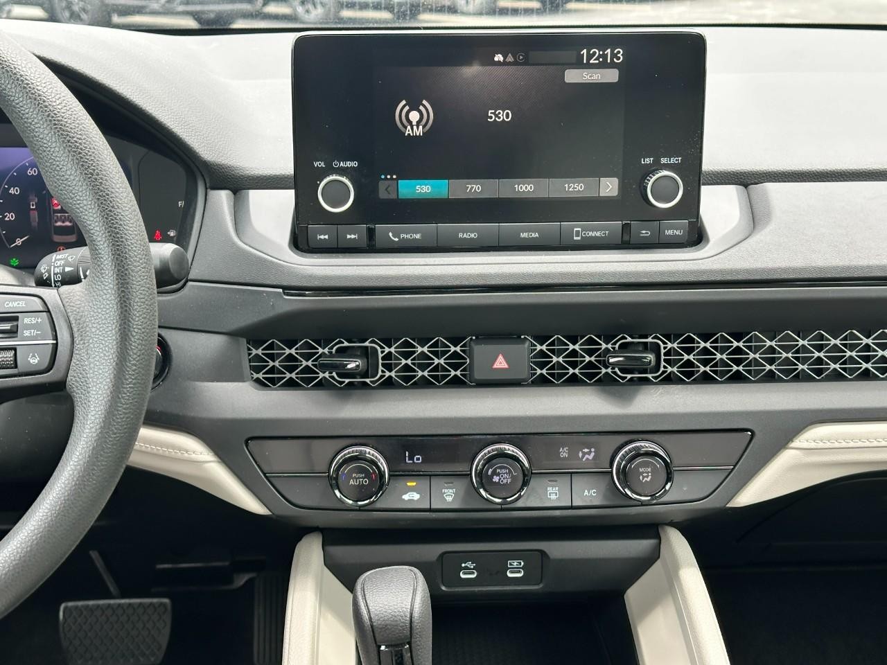 Honda Accord Sedan Vehicle Full-screen Gallery Image 13