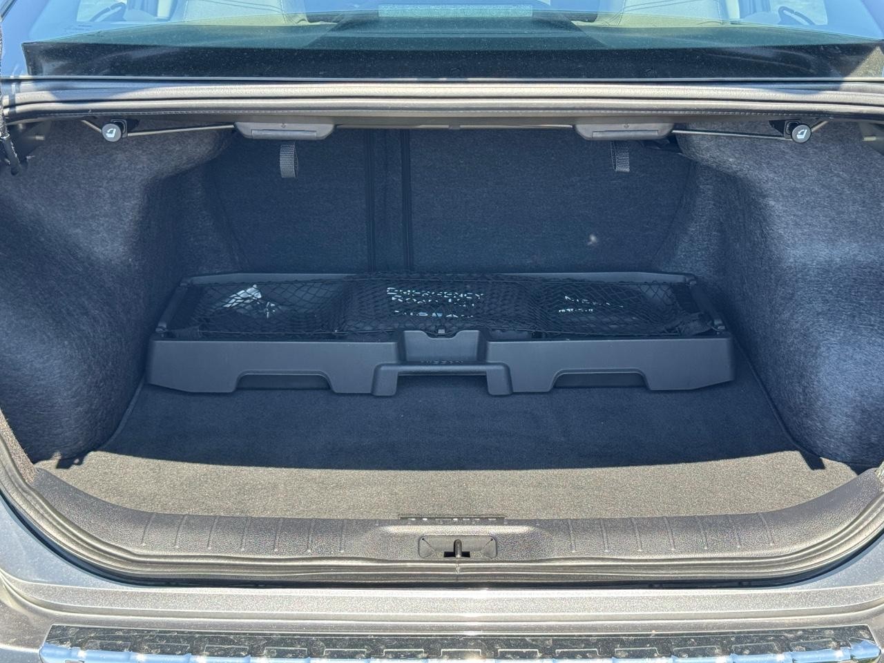 Nissan Altima Vehicle Full-screen Gallery Image 05