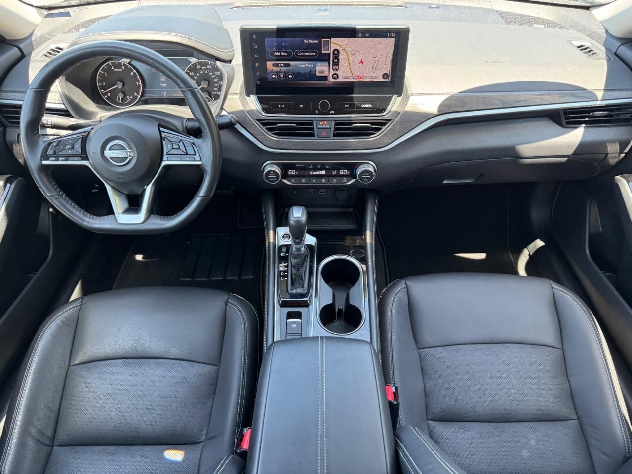 Nissan Altima Vehicle Full-screen Gallery Image 12