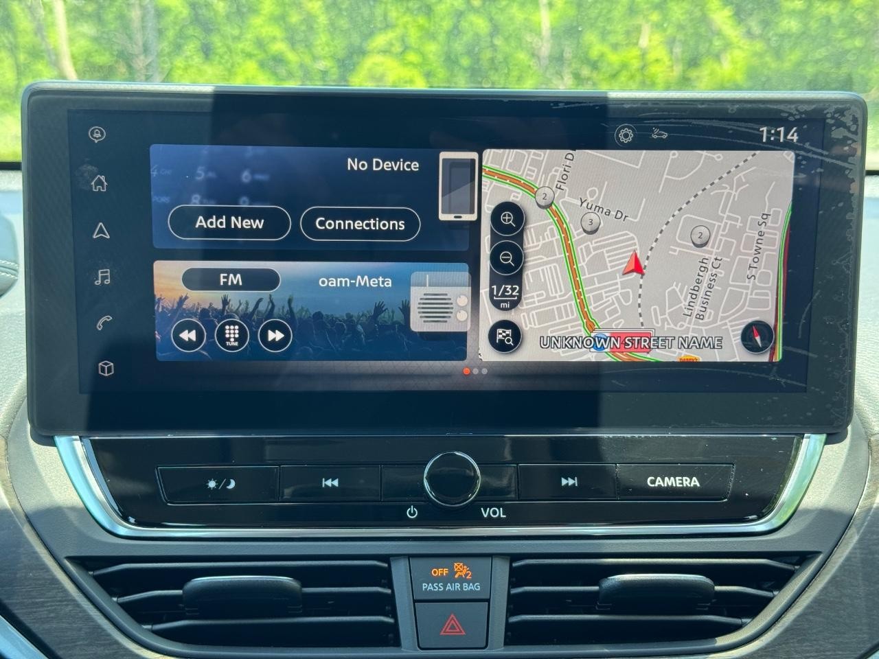 Nissan Altima Vehicle Full-screen Gallery Image 14