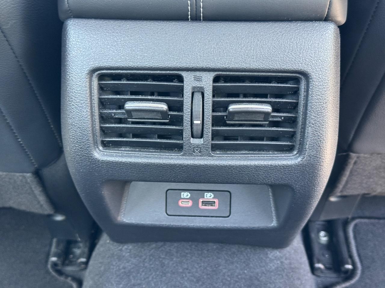 Nissan Altima Vehicle Full-screen Gallery Image 17