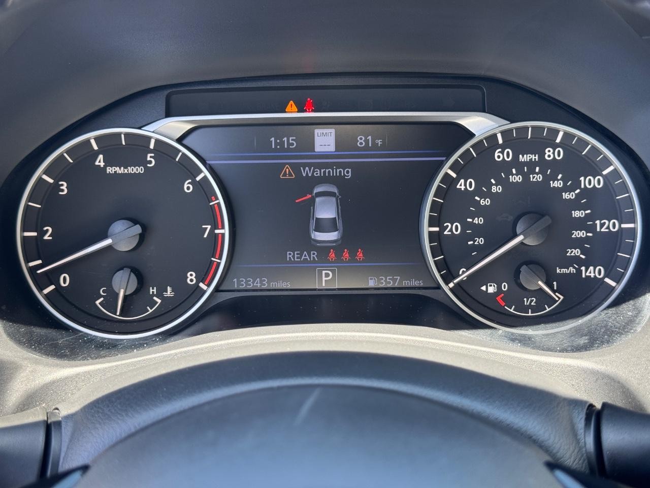 Nissan Altima Vehicle Full-screen Gallery Image 21