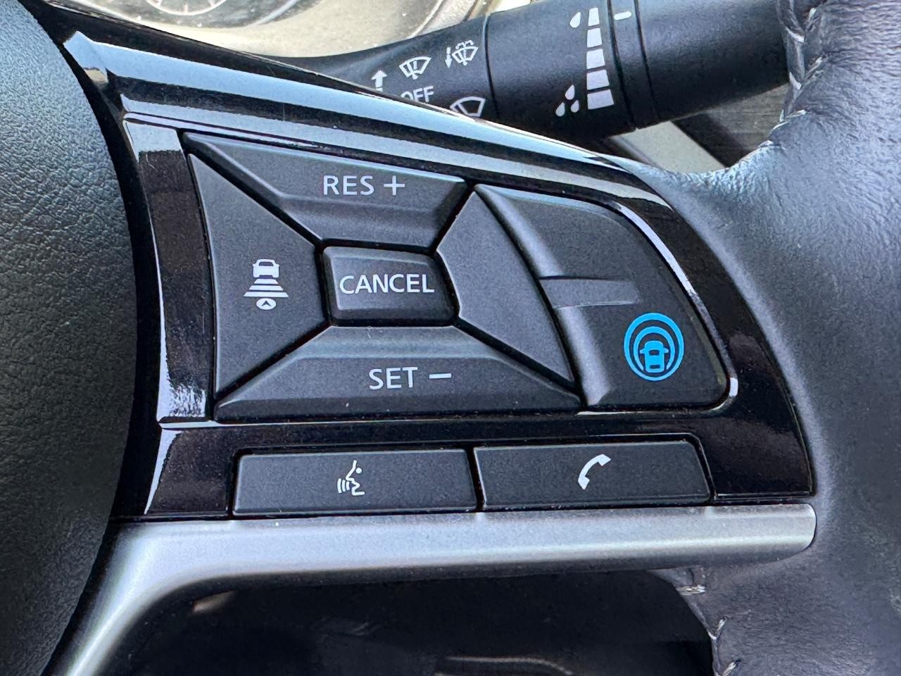 Nissan Altima Vehicle Full-screen Gallery Image 23