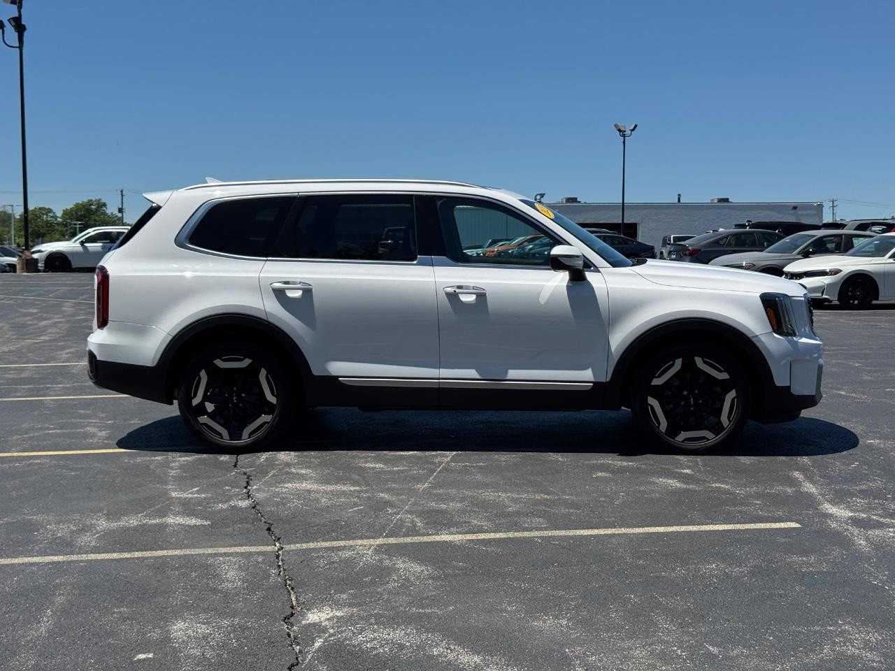 Kia Telluride Vehicle Full-screen Gallery Image 03