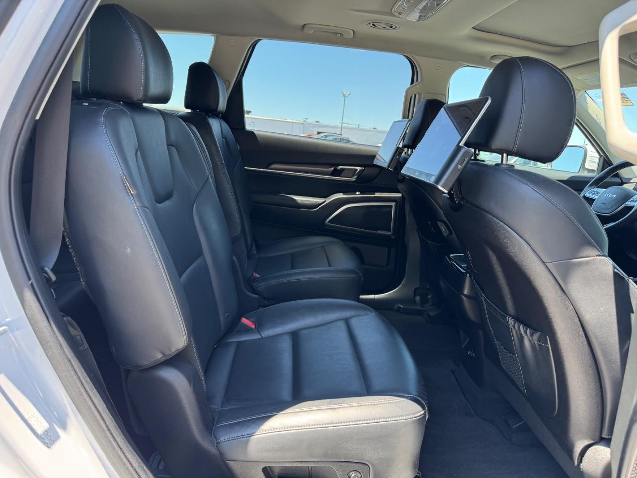 Kia Telluride Vehicle Full-screen Gallery Image 11
