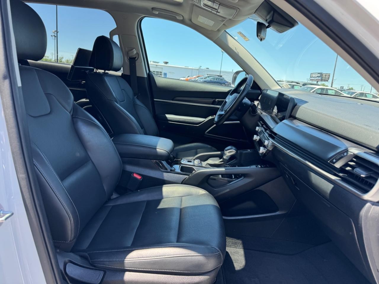 Kia Telluride Vehicle Full-screen Gallery Image 19
