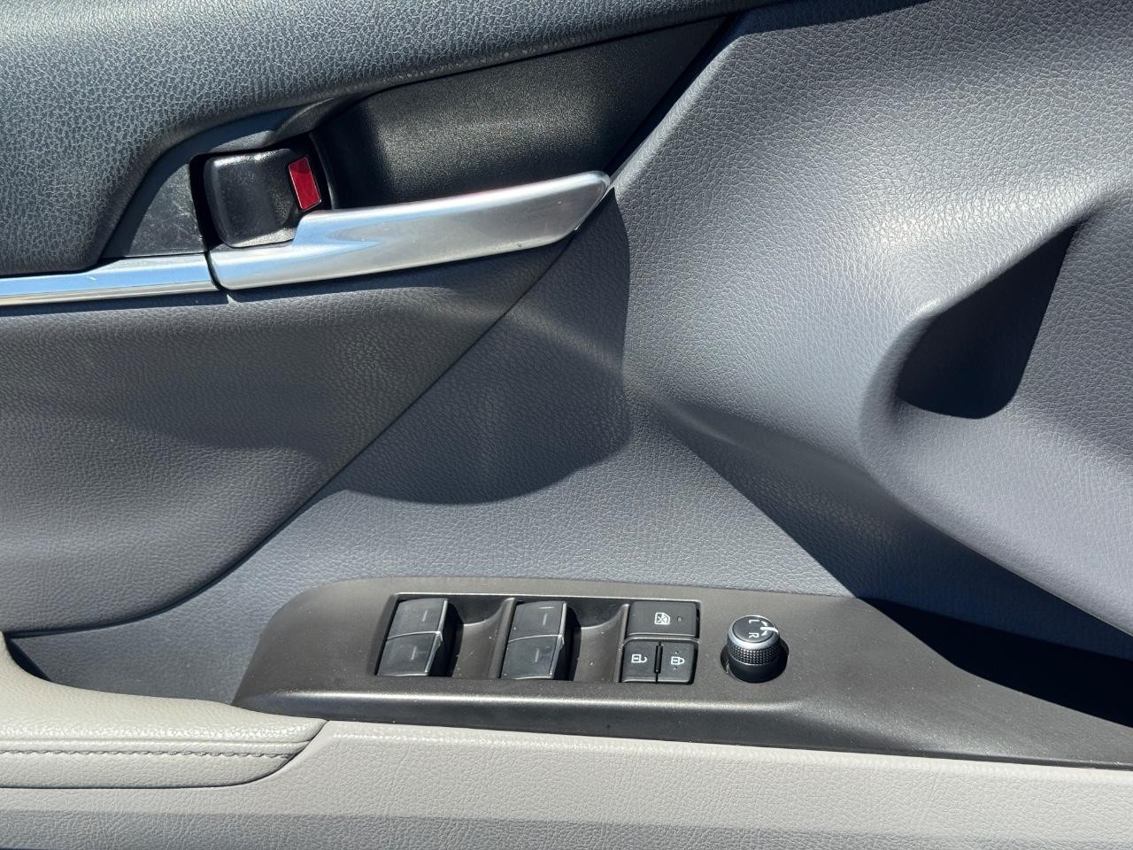 2024 Toyota Camry XLE - Photo 25