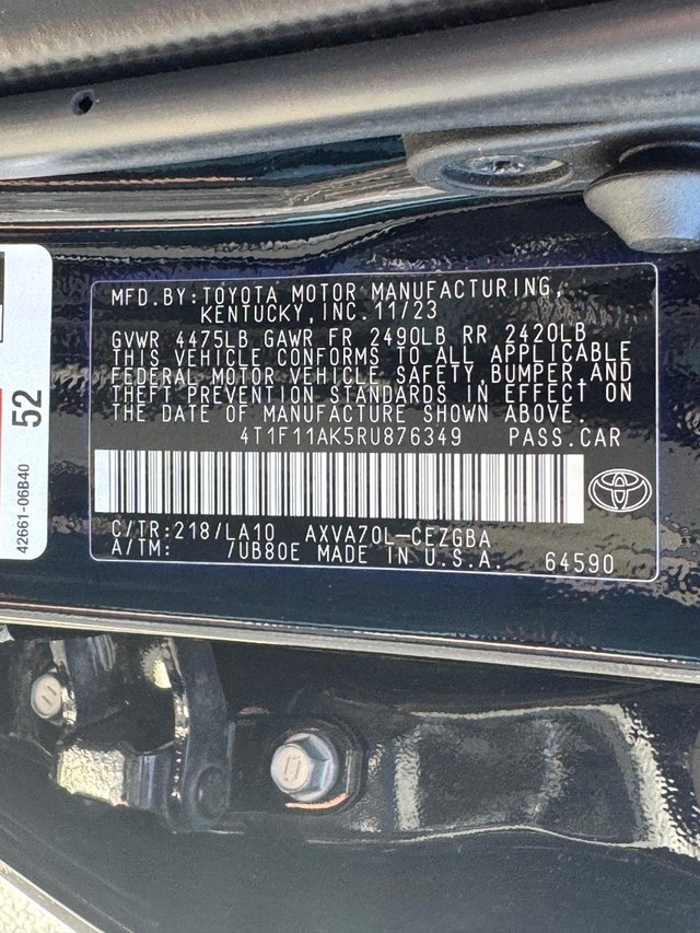 Toyota Camry Vehicle Full-screen Gallery Image 27