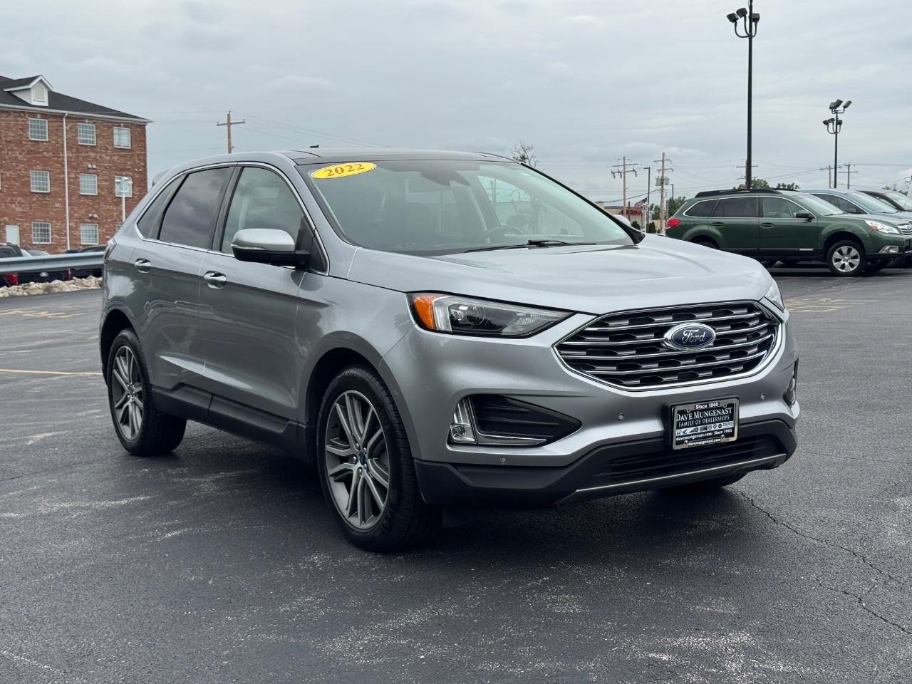 Ford Edge Vehicle Full-screen Gallery Image 02