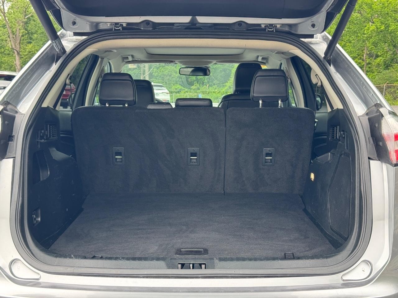 Ford Edge Vehicle Full-screen Gallery Image 05