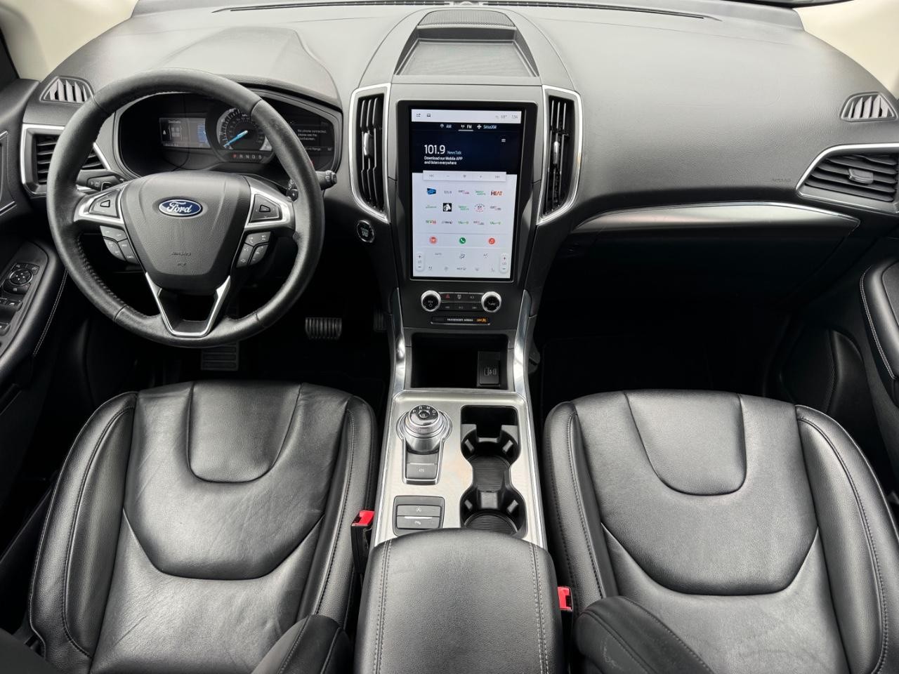 Ford Edge Vehicle Full-screen Gallery Image 12