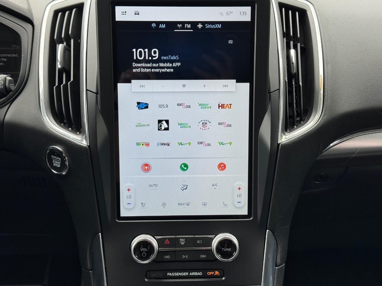 Ford Edge Vehicle Full-screen Gallery Image 14