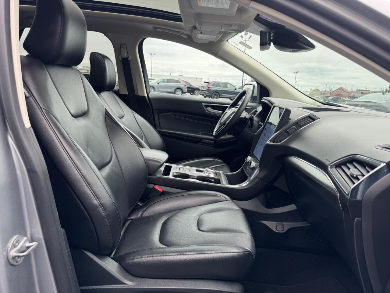 Ford Edge Vehicle Full-screen Gallery Image 17