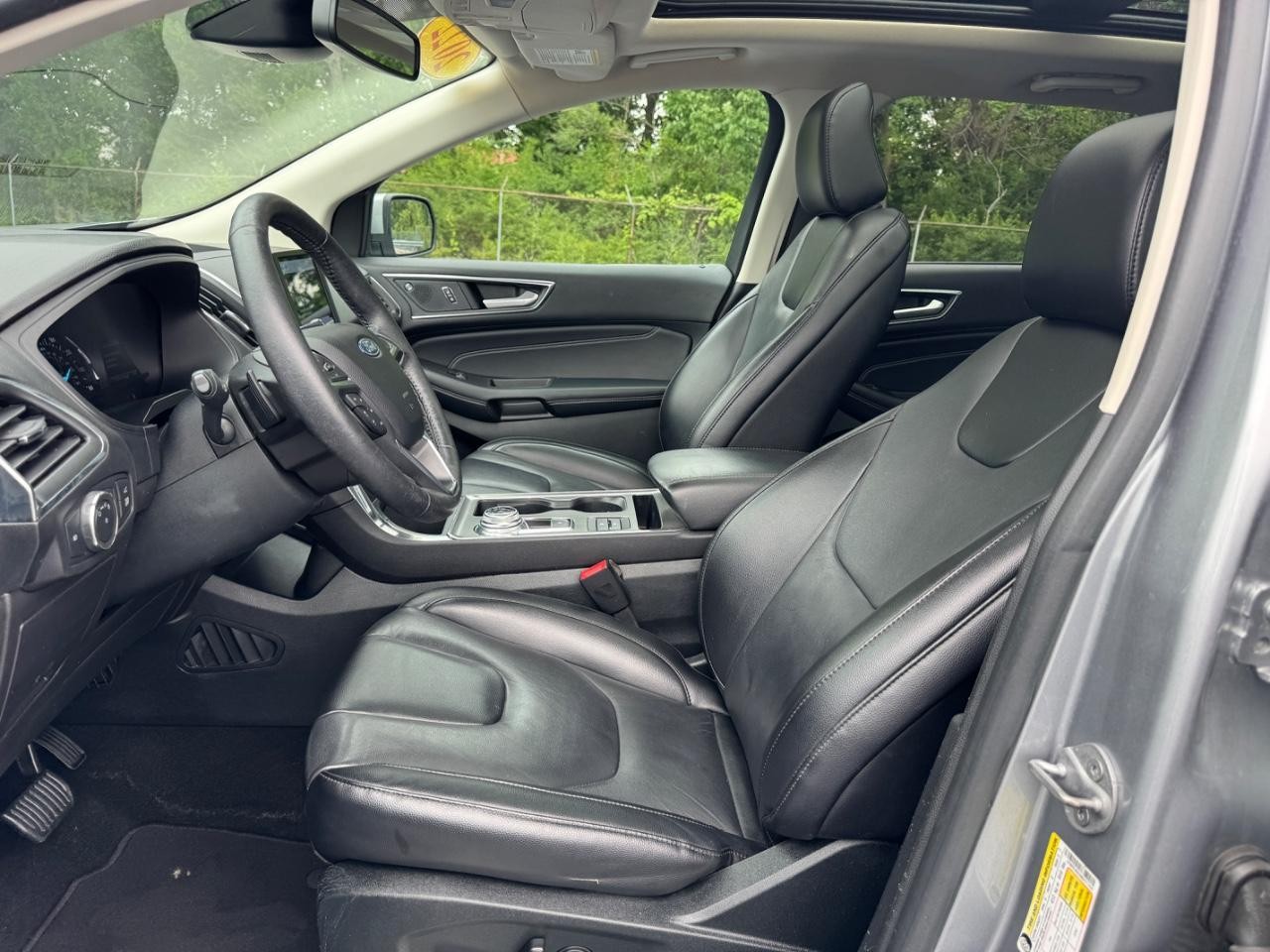 Ford Edge Vehicle Full-screen Gallery Image 18
