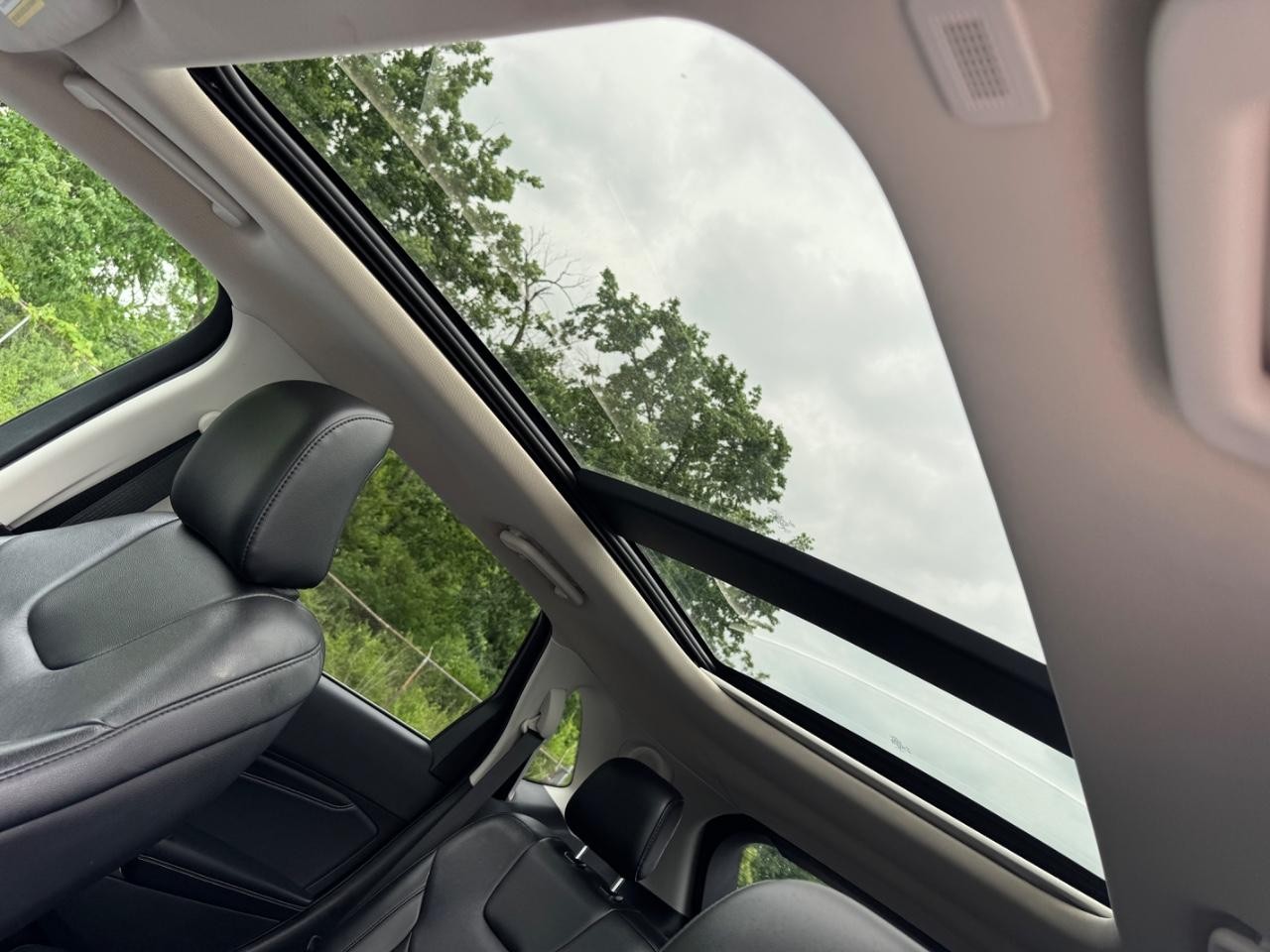 Ford Edge Vehicle Full-screen Gallery Image 19