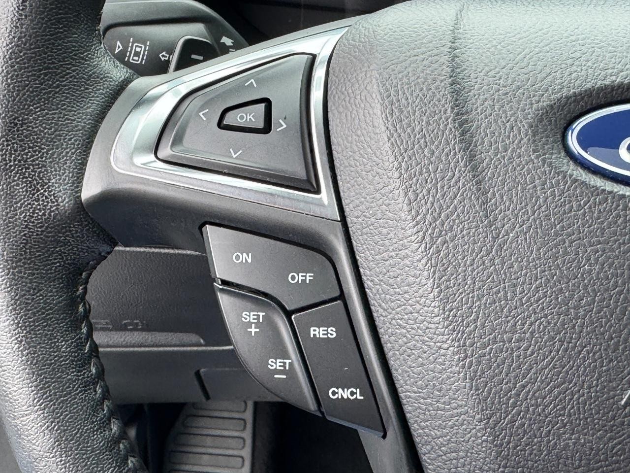 Ford Edge Vehicle Full-screen Gallery Image 21