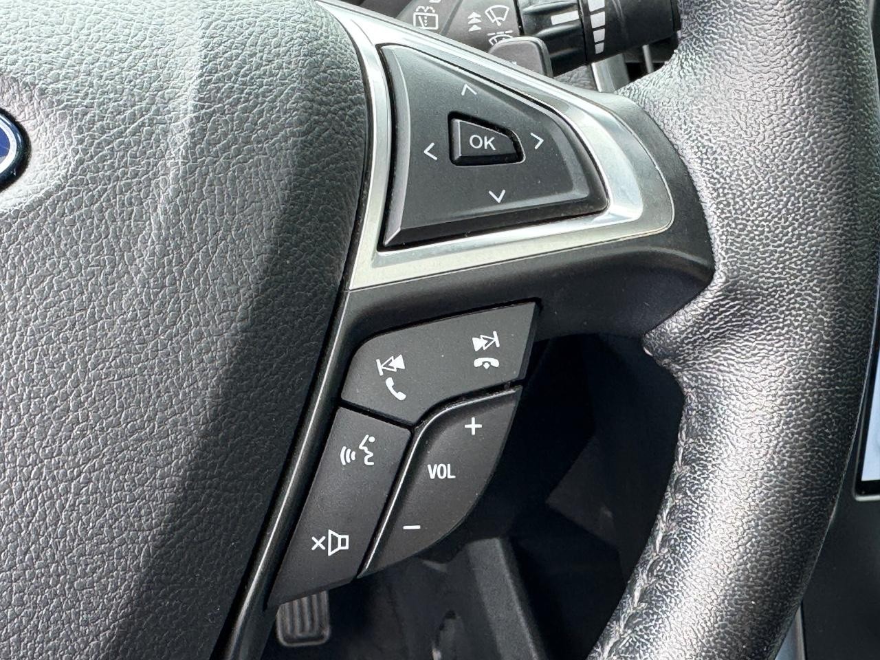 Ford Edge Vehicle Full-screen Gallery Image 22