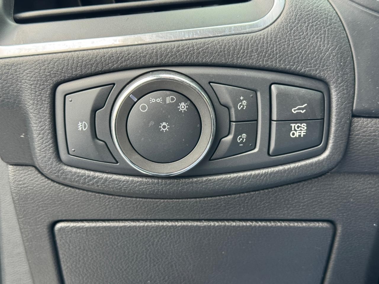 Ford Edge Vehicle Full-screen Gallery Image 23