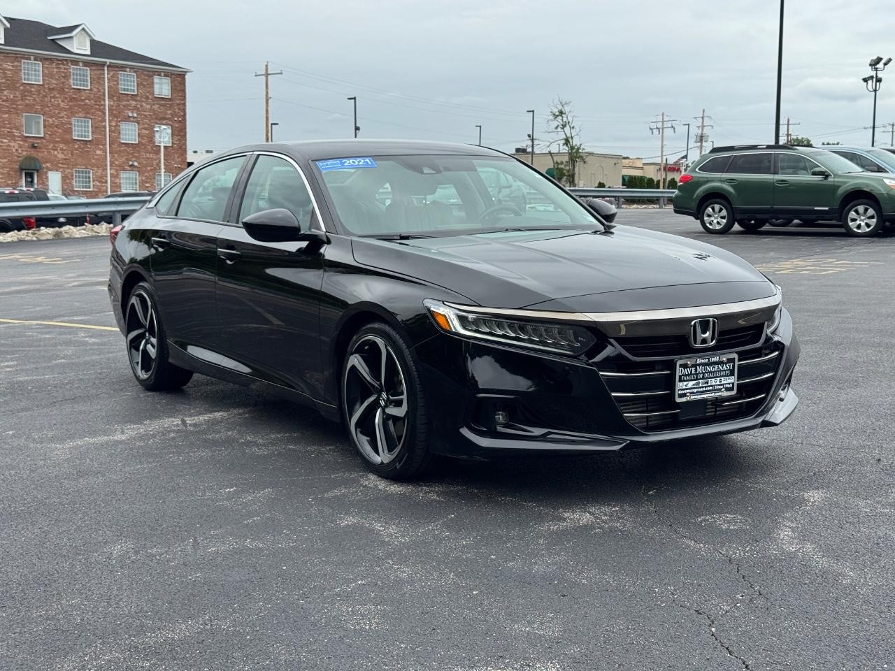 Honda Accord Sedan Vehicle Full-screen Gallery Image 02