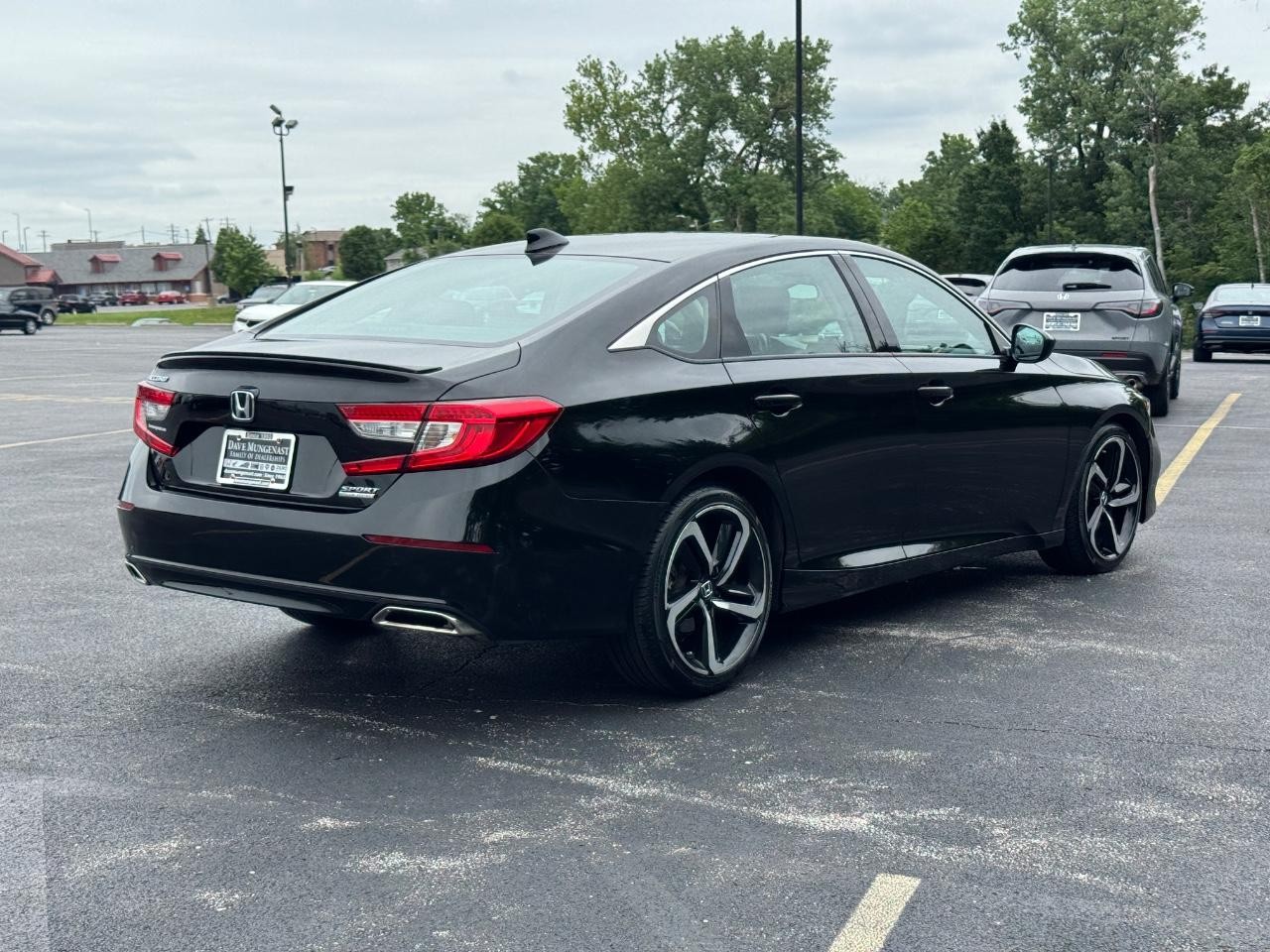 Honda Accord Sedan Vehicle Full-screen Gallery Image 04
