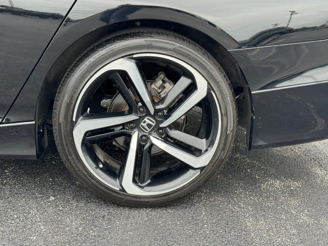 Honda Accord Sedan Vehicle Full-screen Gallery Image 08