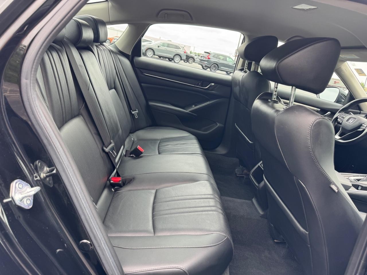 Honda Accord Sedan Vehicle Full-screen Gallery Image 11