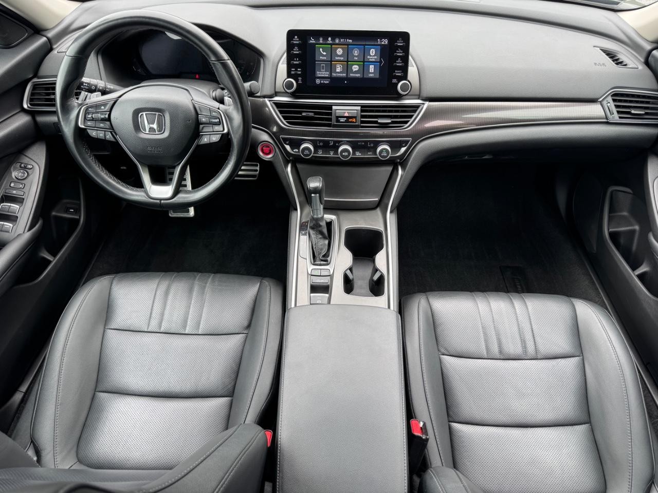 Honda Accord Sedan Vehicle Full-screen Gallery Image 12