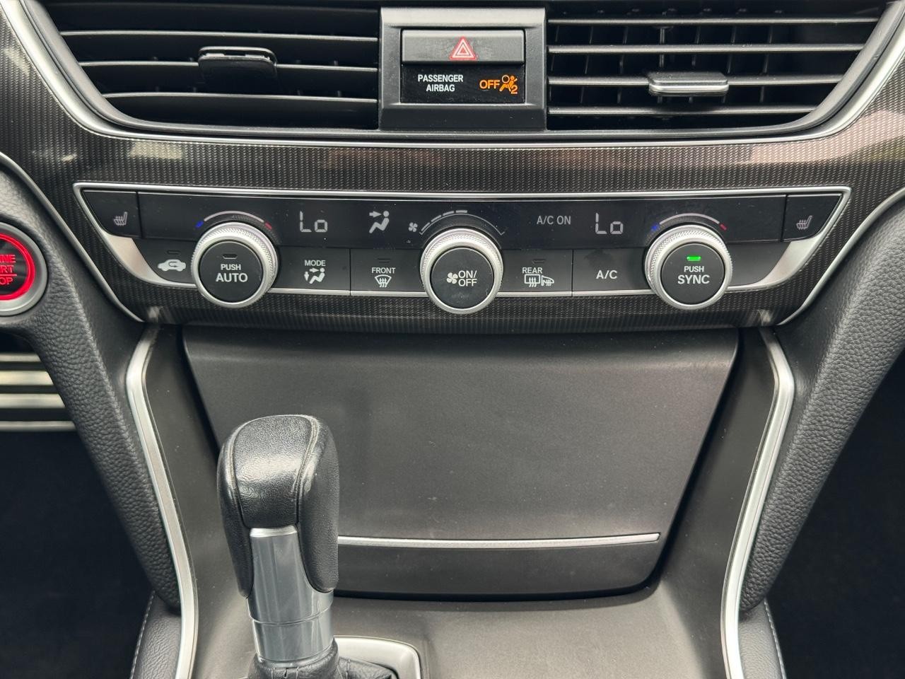 Honda Accord Sedan Vehicle Full-screen Gallery Image 15