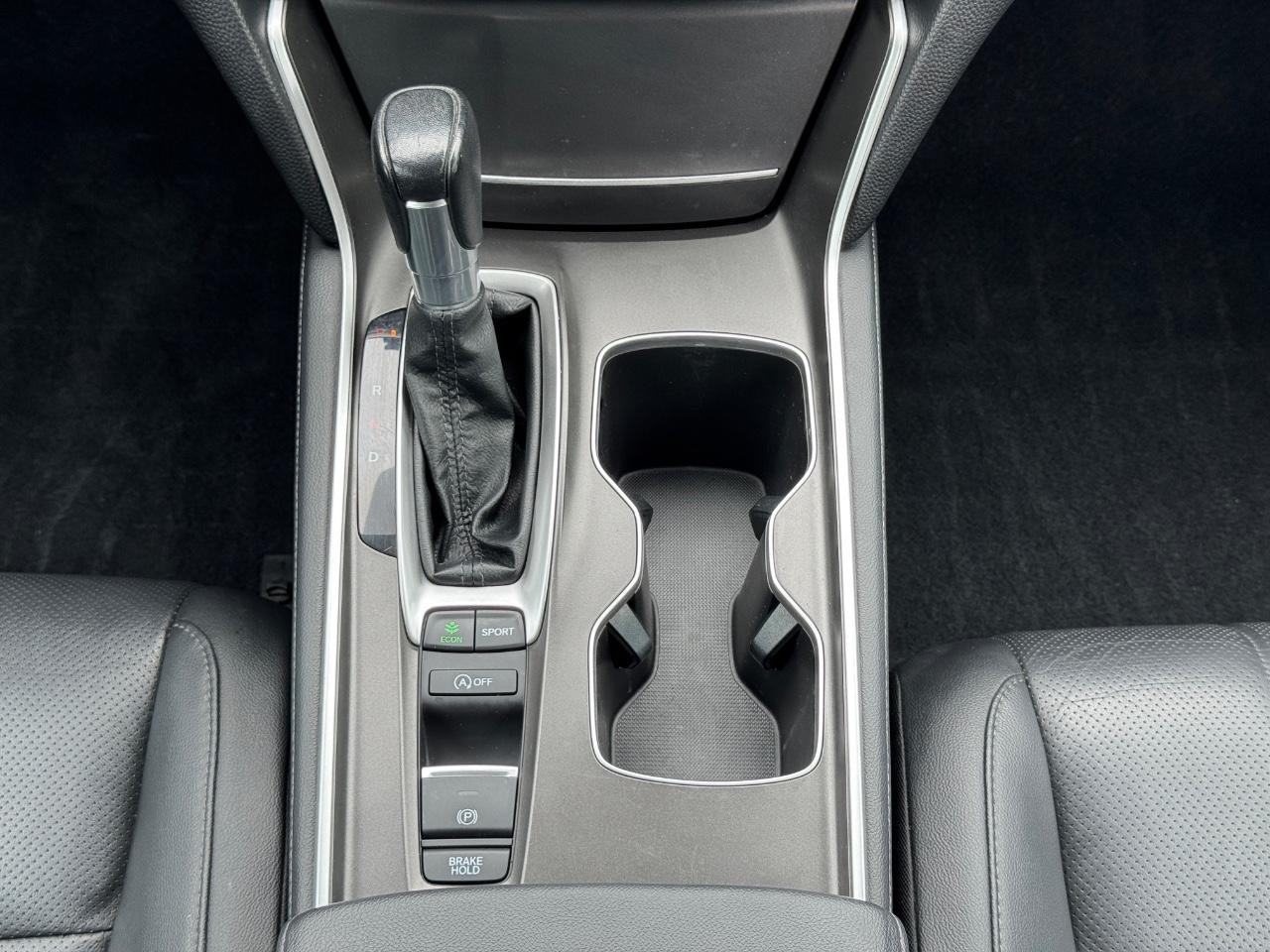 Honda Accord Sedan Vehicle Full-screen Gallery Image 16