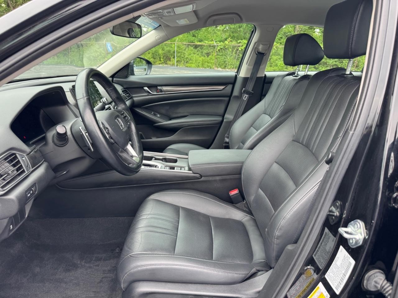 Honda Accord Sedan Vehicle Full-screen Gallery Image 18