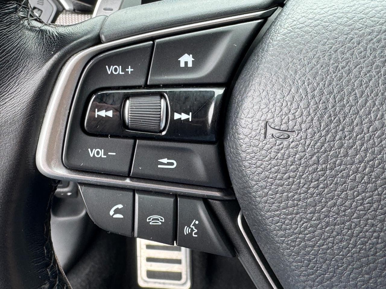 Honda Accord Sedan Vehicle Full-screen Gallery Image 20